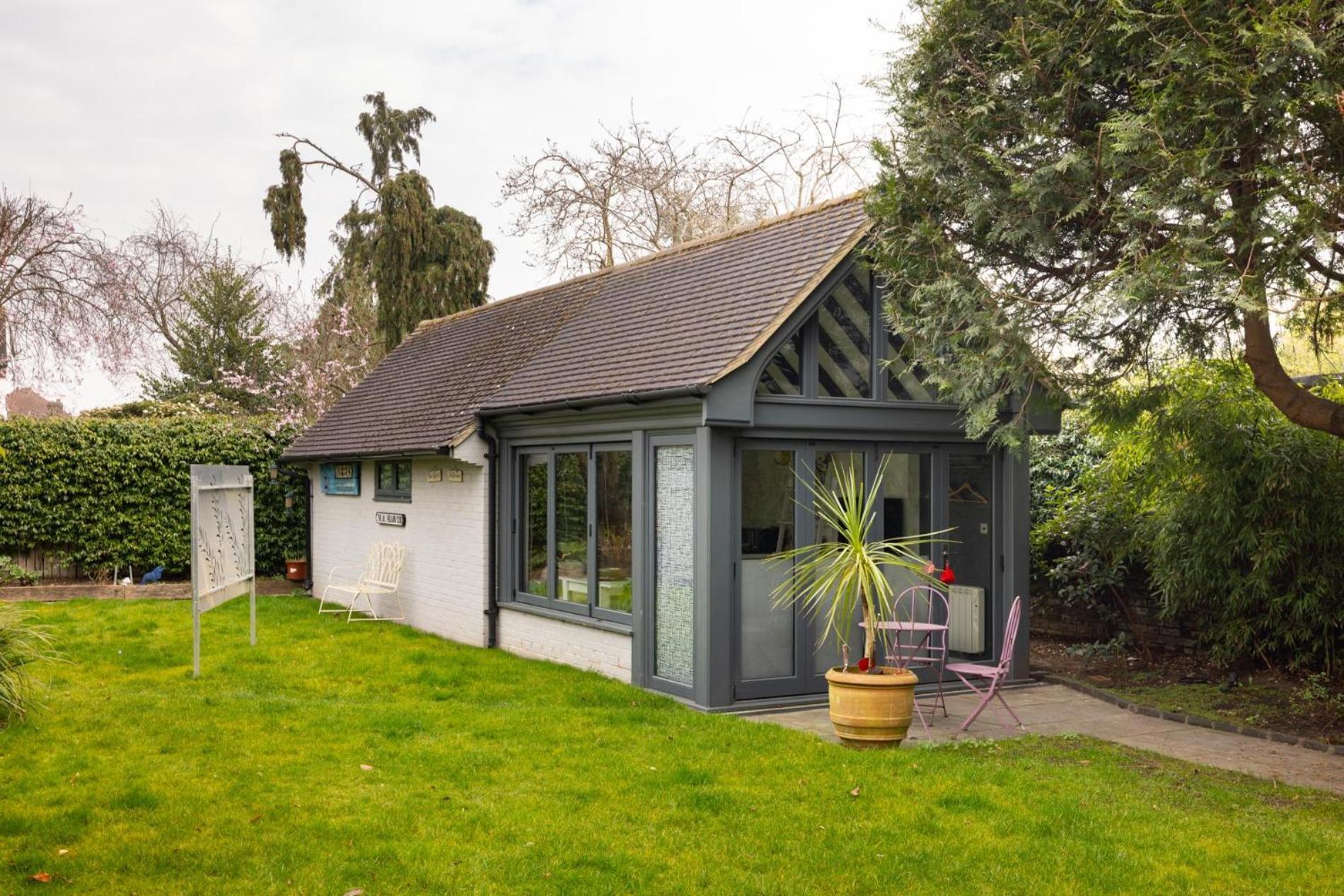 The Garden Poem, 1 Bedroom Near Wimbledon * Londra